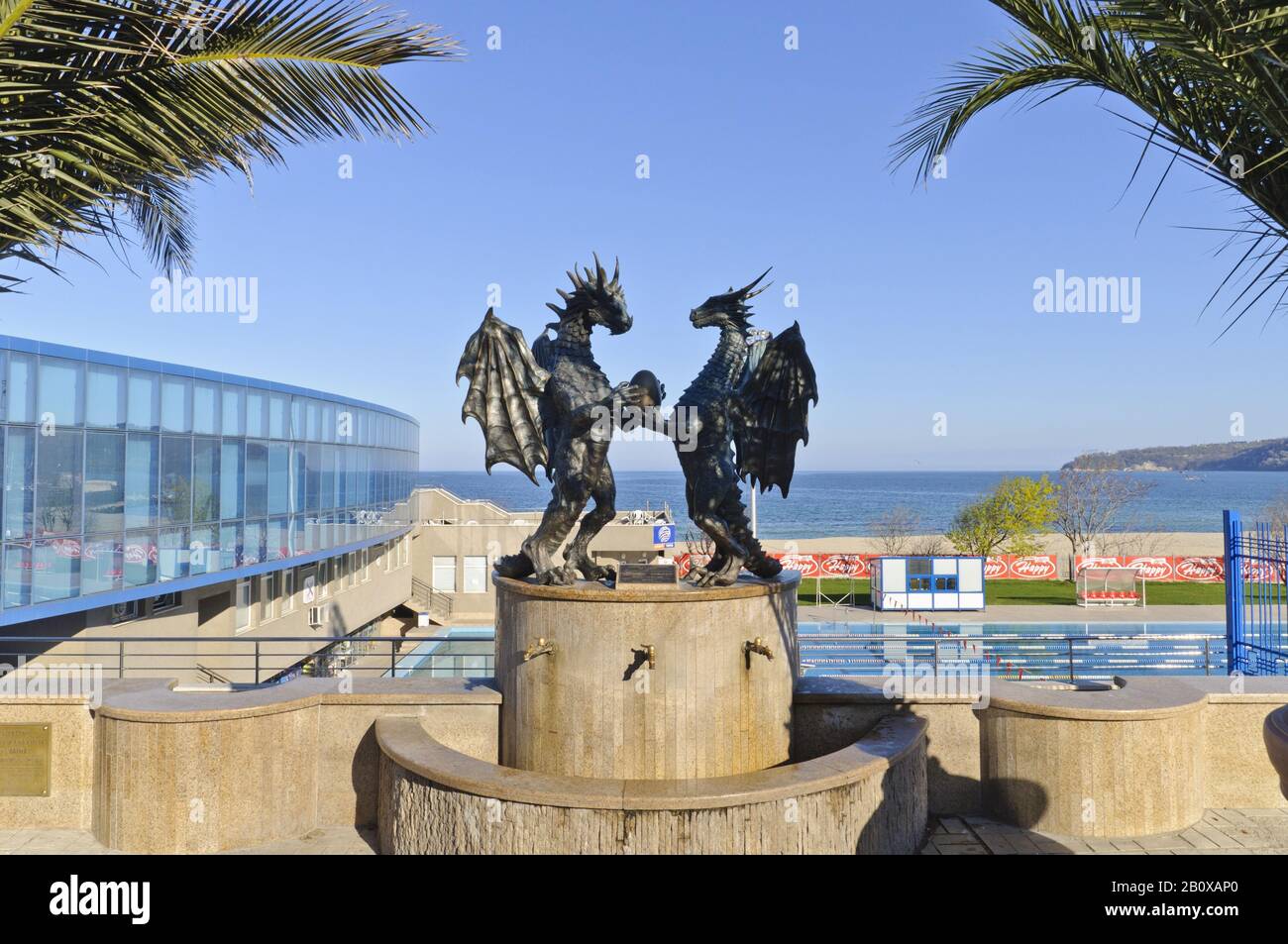 Drachenstatuen an der Küste, Varna, Schwarzes Meer, Bulgarien, Balkan, Südost-Europa, Stockfoto
