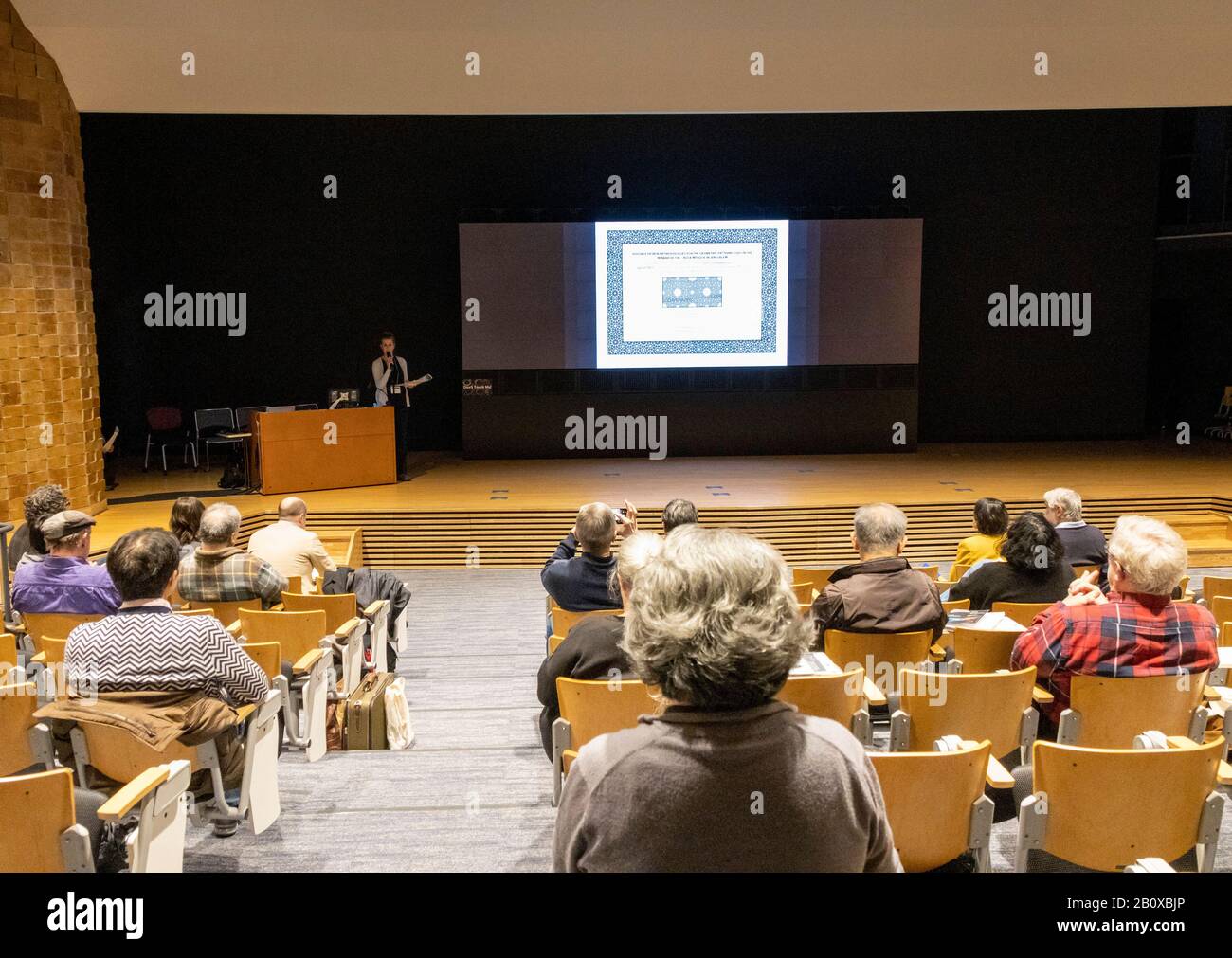 Sprecher auf der internationalen Konferenz über Symmetrie und Wissenschaft, dem Kanazawa Institute of Technology, in Kanada, Japan Stockfoto
