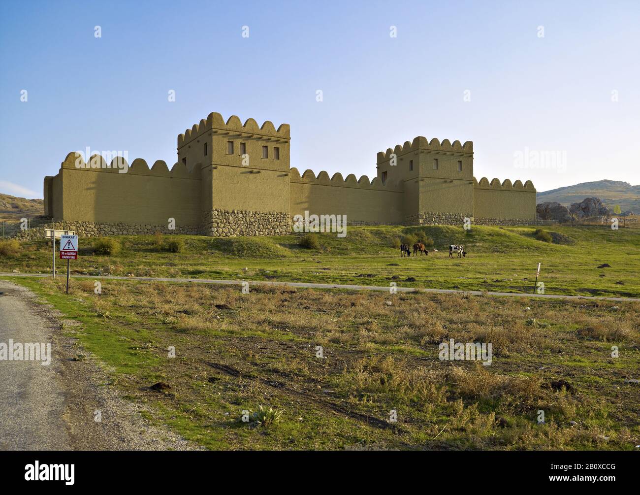 Rekonstruierte Westwand, untere Stadt, hethitische Hauptstadt Hattuscha, Bogazkale, Zentralanatolien, Türkei, Stockfoto