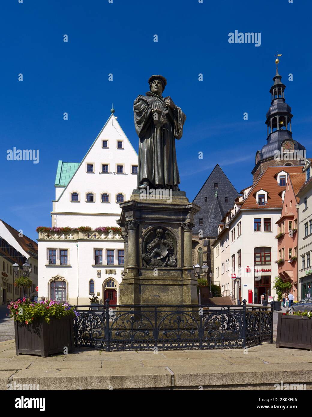 Lutherdenkmal, Rathaus und St. Andreas Kirche am Markt in Lutherstadt Eisleben, Sachsen-Anhalt, Deutschland, Stockfoto
