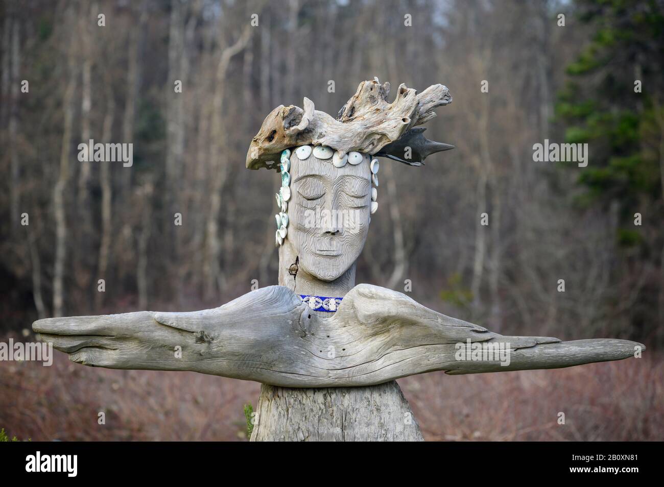 Driftwood Sculpture at Crescent Beach Kayak Rentals in Eastsound on Orcas Island, San Juan Islands, Washington. Stockfoto