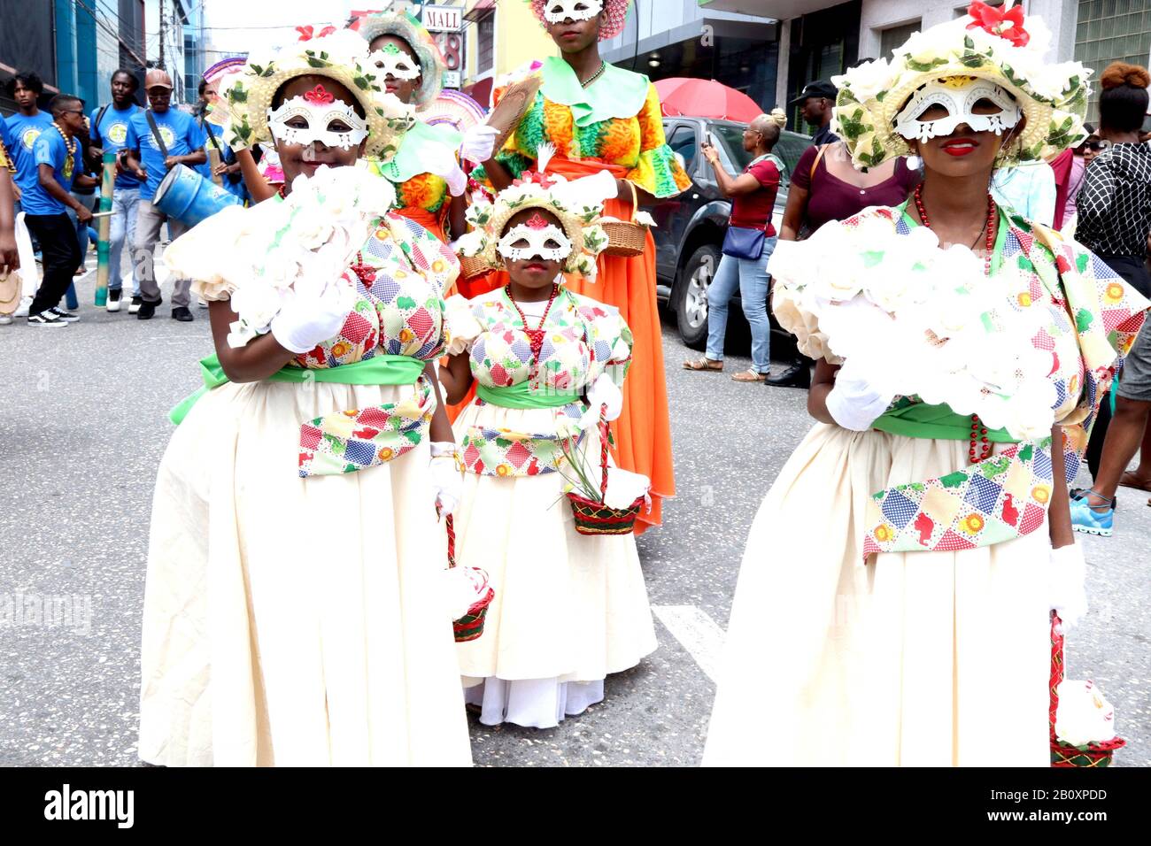 Hafen Von Spanien, Trinidad, TT. Februar 2020. Traditionelle Karnevalsfiguren kamen am Freitag, 21. Februar 2020 auf die Straßen von Port of Spain, um einen Mittagsumzug in einer von vielen Veranstaltungen zu feiern, die zum Karneval führten, der am 24. Und 25. Stattfinden wird. Februar 2020. Kredit: G. Ronald Lopez/ZUMA Wire/Alamy Live News Stockfoto