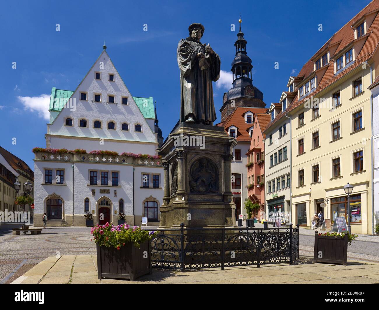 Lutherdenkmal, Rathaus und St. Andreas Kirche am Markt in Lutherstadt Eisleben, Sachsen-Anhalt, Deutschland, Stockfoto