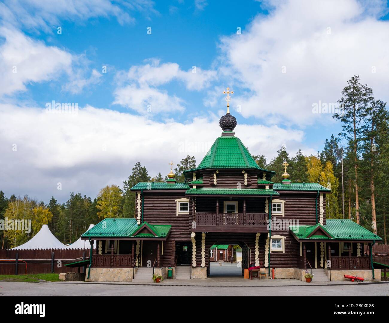 Eingang zu Ganina Yama, Kloster der Heiligen Kaiserlichen Passionsträger, Sibirien, Russische Föderation Stockfoto
