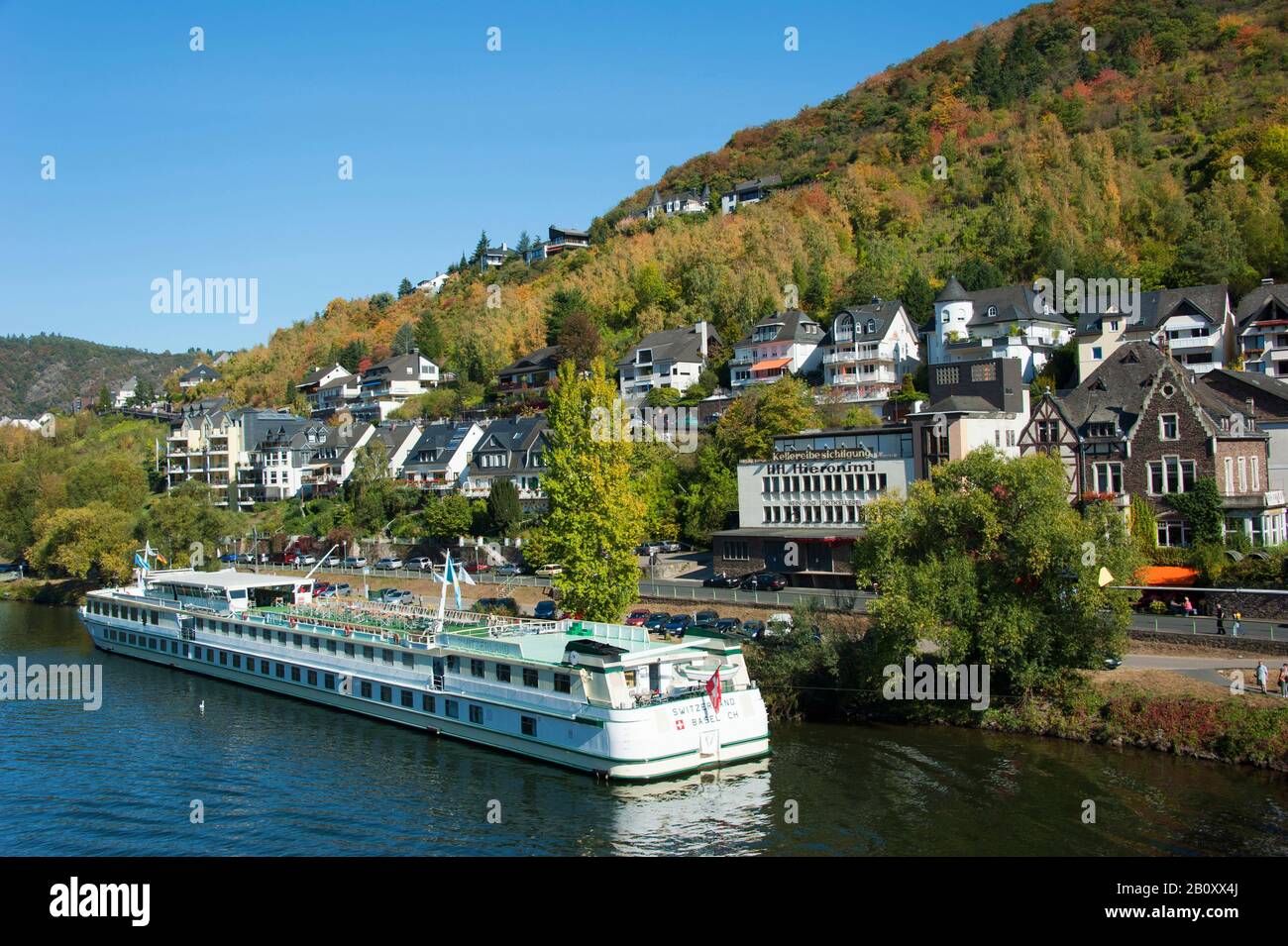 Ausflugsschiff auf Mosel, Deutschland, Rheinland-Pfalz, Cochem Stockfoto