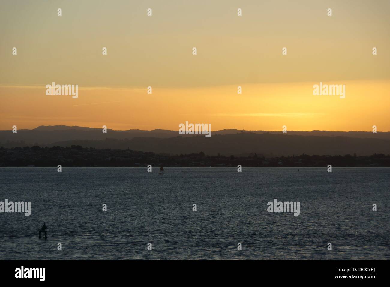 Goldener Sonnenuntergang in der Bay of Islands Stockfoto