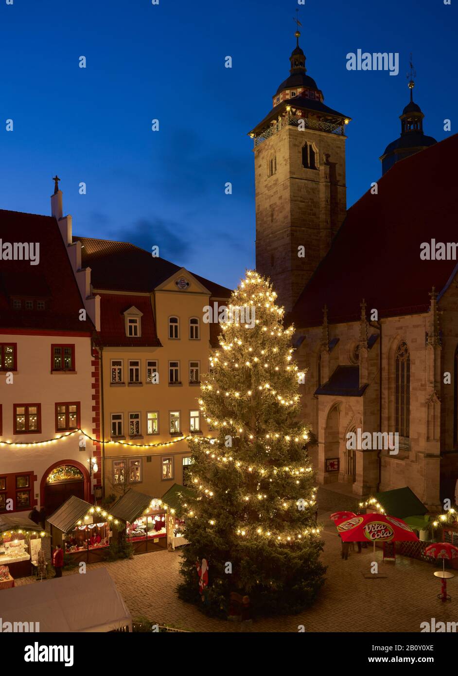Schmalkalder Herrscheklasmarkt am Altmarkt mit der Stadtkirche St. Georg, Thüringen, Deutschland, Stockfoto