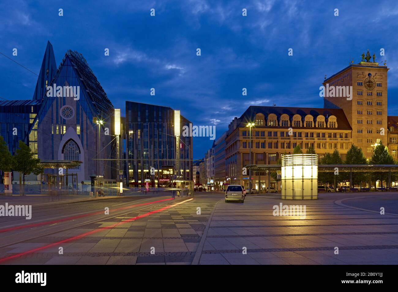 Augustusplatz mit dem neuen Augusteum und dem Krochhaus in Leipzig, Sachsen, Deutschland, Stockfoto