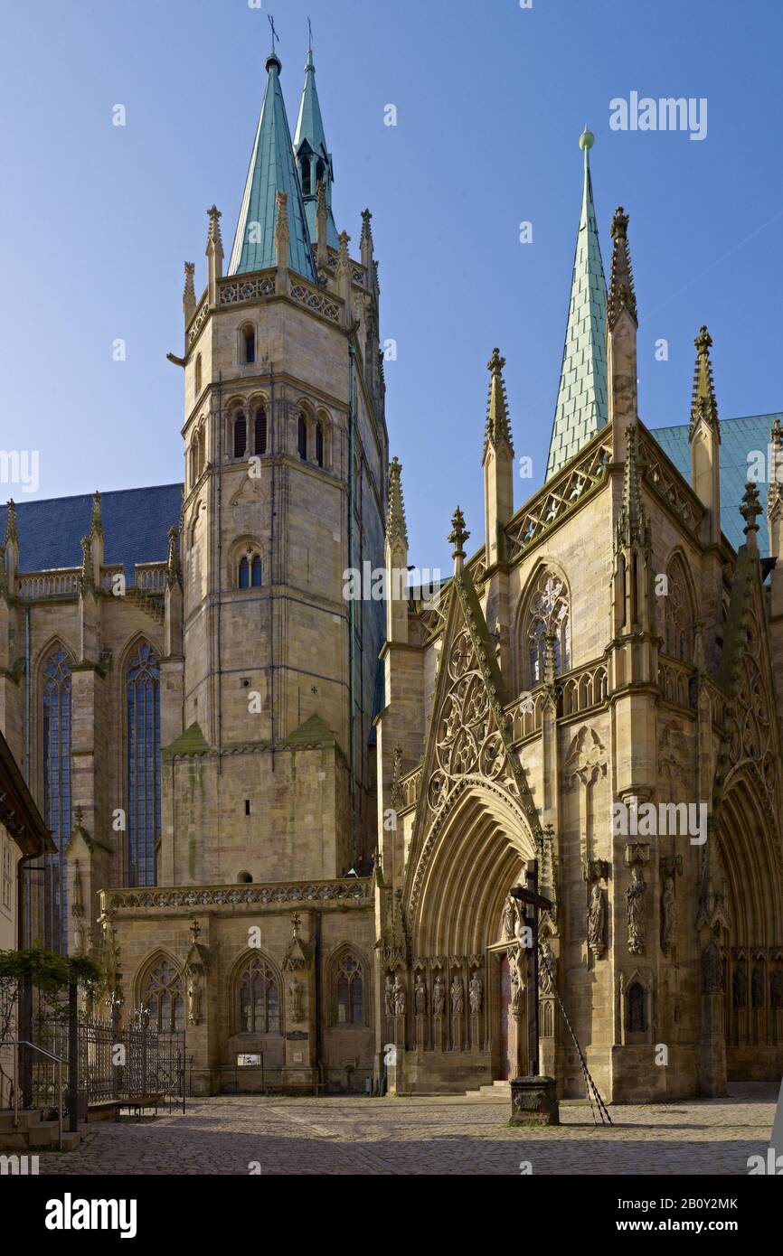 Türme und Dreiecksportal vom Mariendom, Erfurt, Thüringen, Deutschland, Stockfoto Türme und Dreiecksportal vom Mariendom, Erfurt, Thüringen, Deutschland, Stockfoto