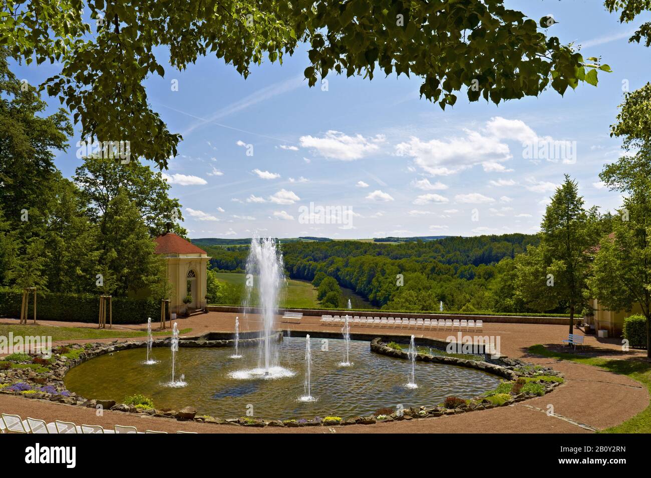 Große Fer a Cheval-Brunnenanlage, Garten im Barock, Schloss Lichtenwalde, Sachsen, Deutschland, Stockfoto