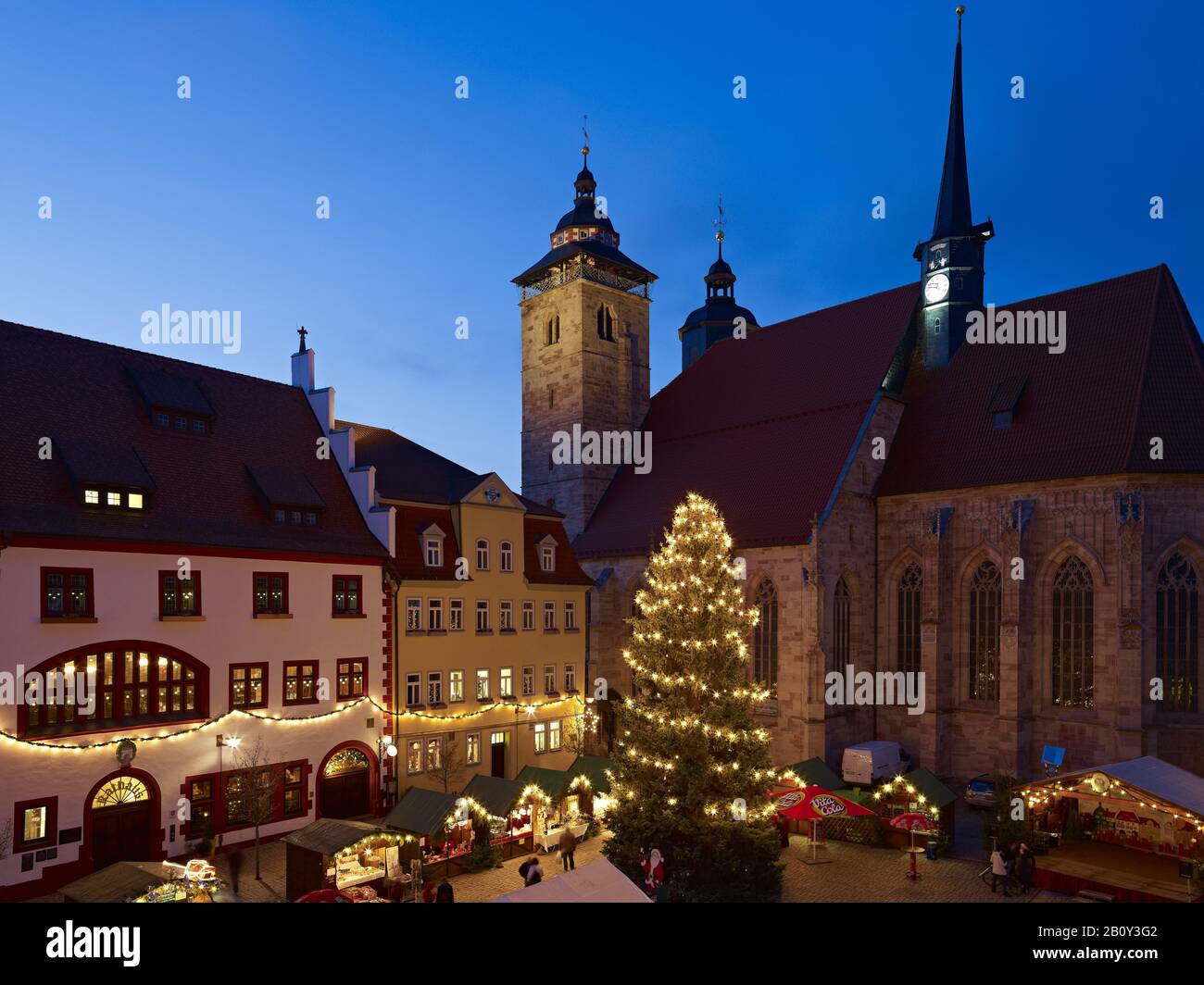 Schmalkalder Herrscheklasmarkt am Altmarkt mit der Stadtkirche St. Georg, Thüringen, Deutschland, Stockfoto