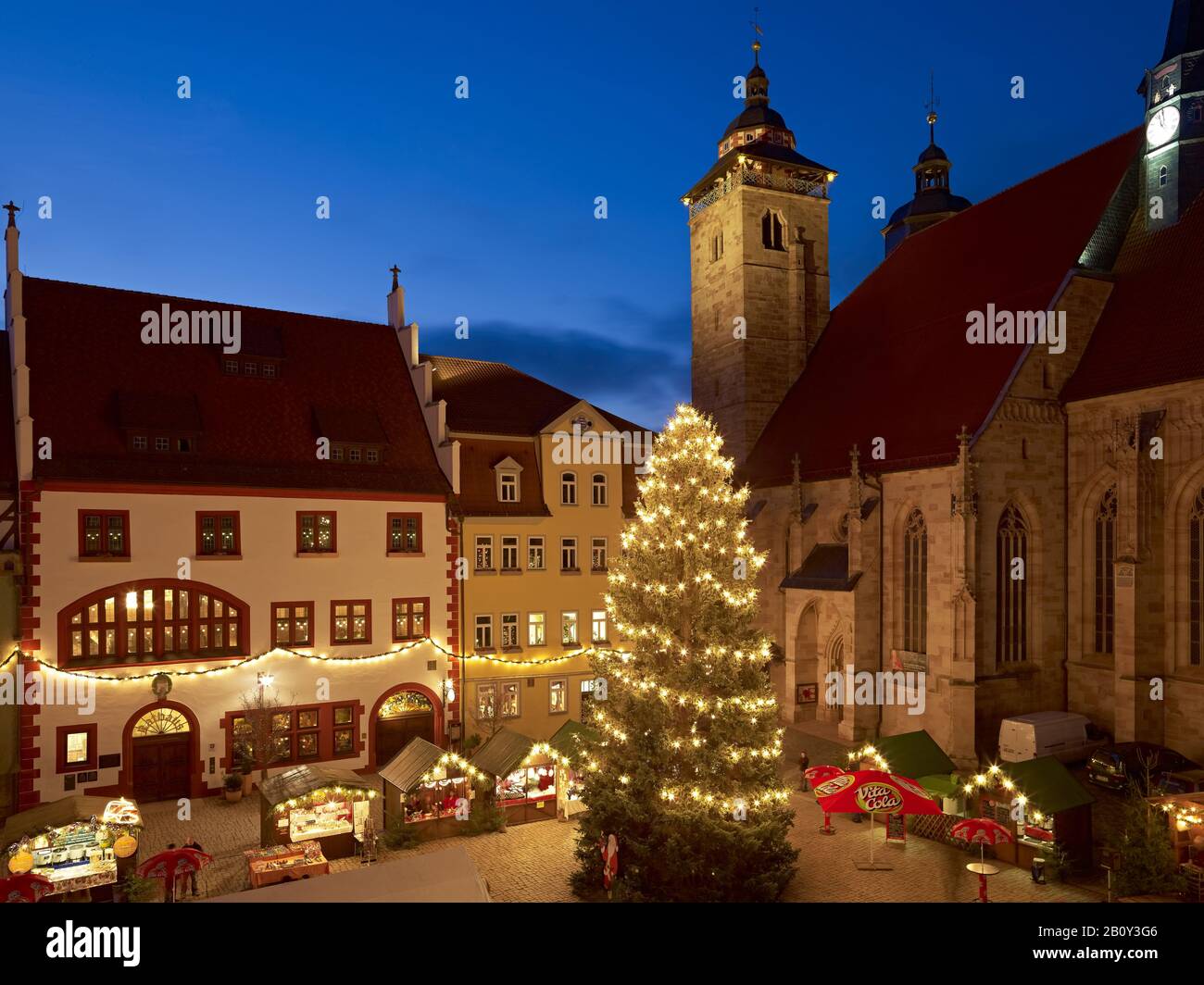 Schmalkalder Herrscheklasmarkt am Altmarkt mit der Stadtkirche St. Georg, Thüringen, Deutschland, Stockfoto