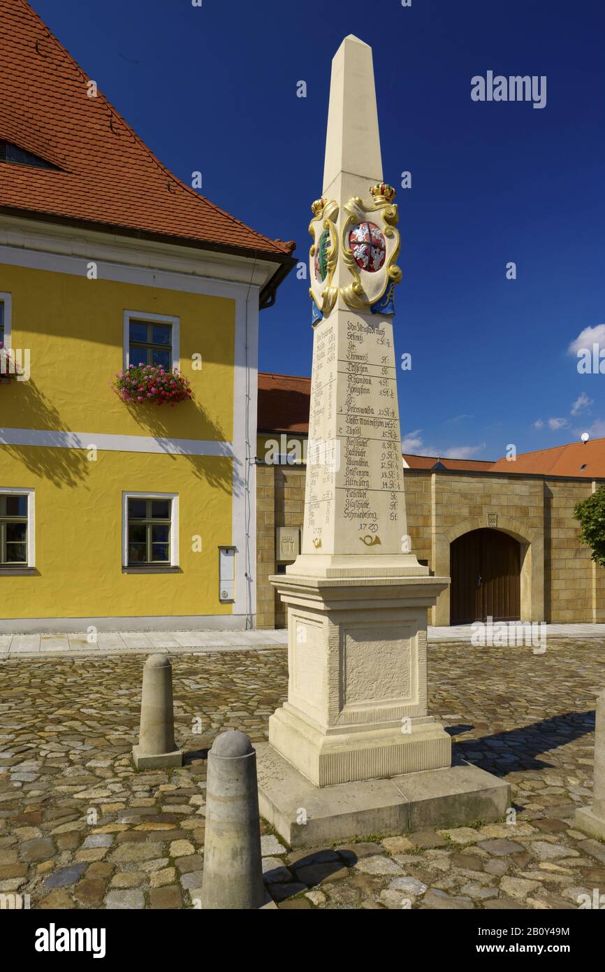 Postdistanzsäule im Rathaus in Neustadt, Schweiz-Ost-Erzgebirge, Sachsen, Deutschland, Stockfoto