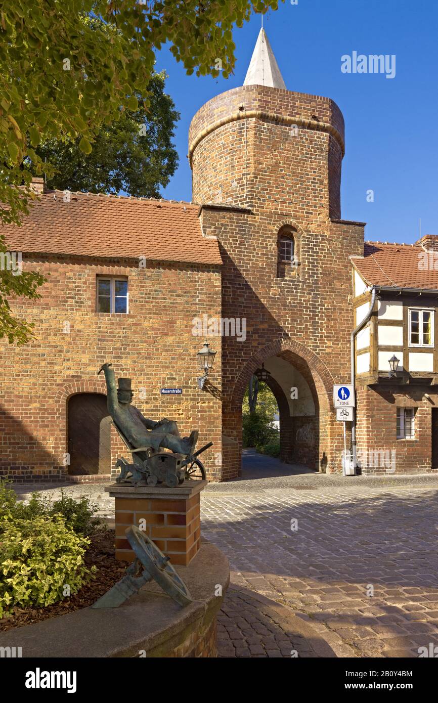 Cottbuser Postcoachman und Linden-Tor der Stadtmauer in der Stadt in der Brandenburg, Stockfoto