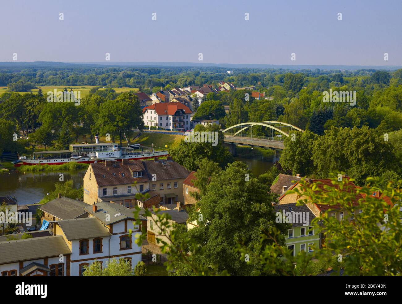 Alte oder mit Brücke und Elbdampfer Riesa, Oderberg, Brandenburg, Deutschland, Stockfoto