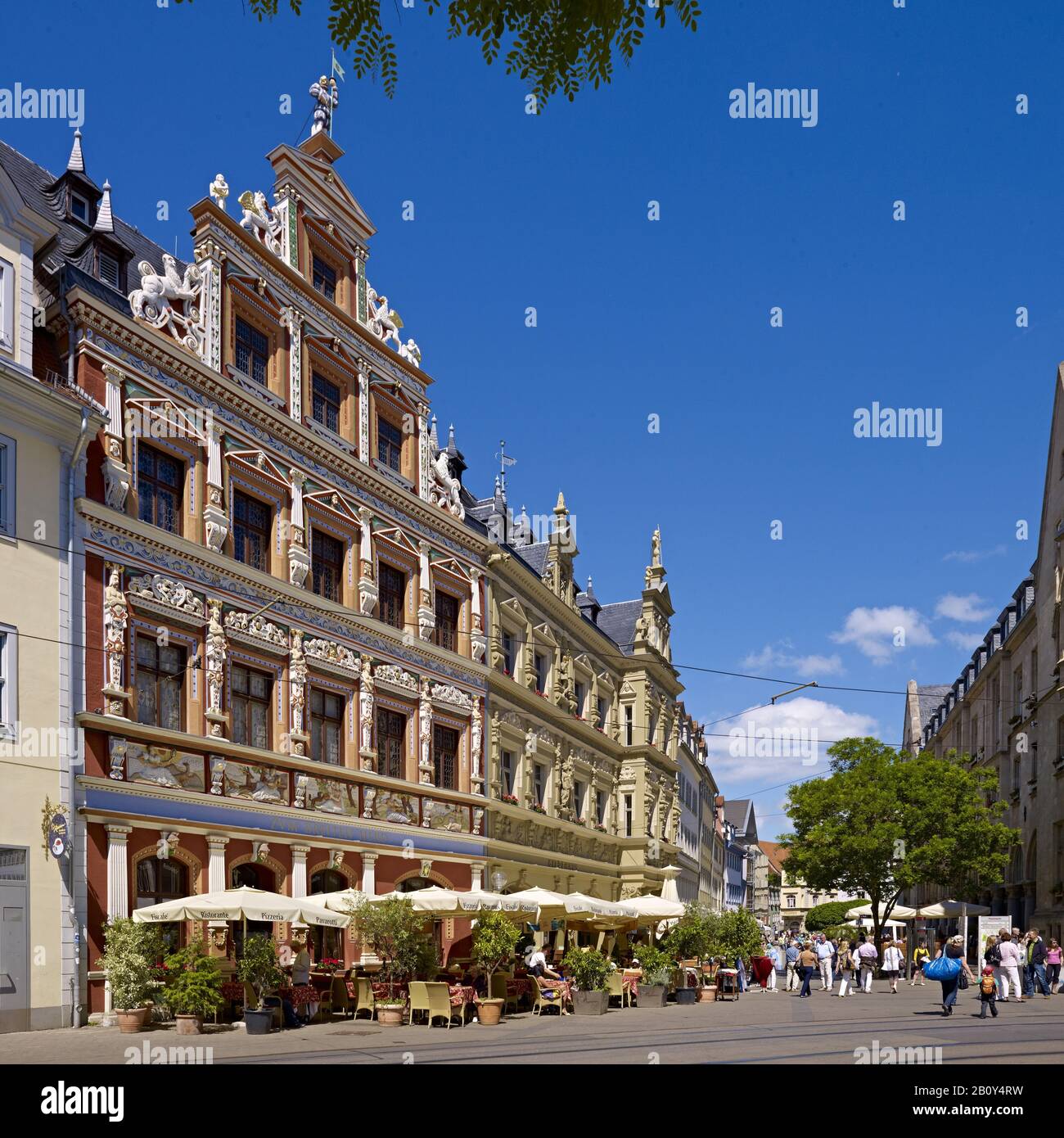 Fischmarkt, Haus zum weiten Herde und Gildehaus mit Restaurants, Erfurt, Thüringen, Deutschland, Stockfoto