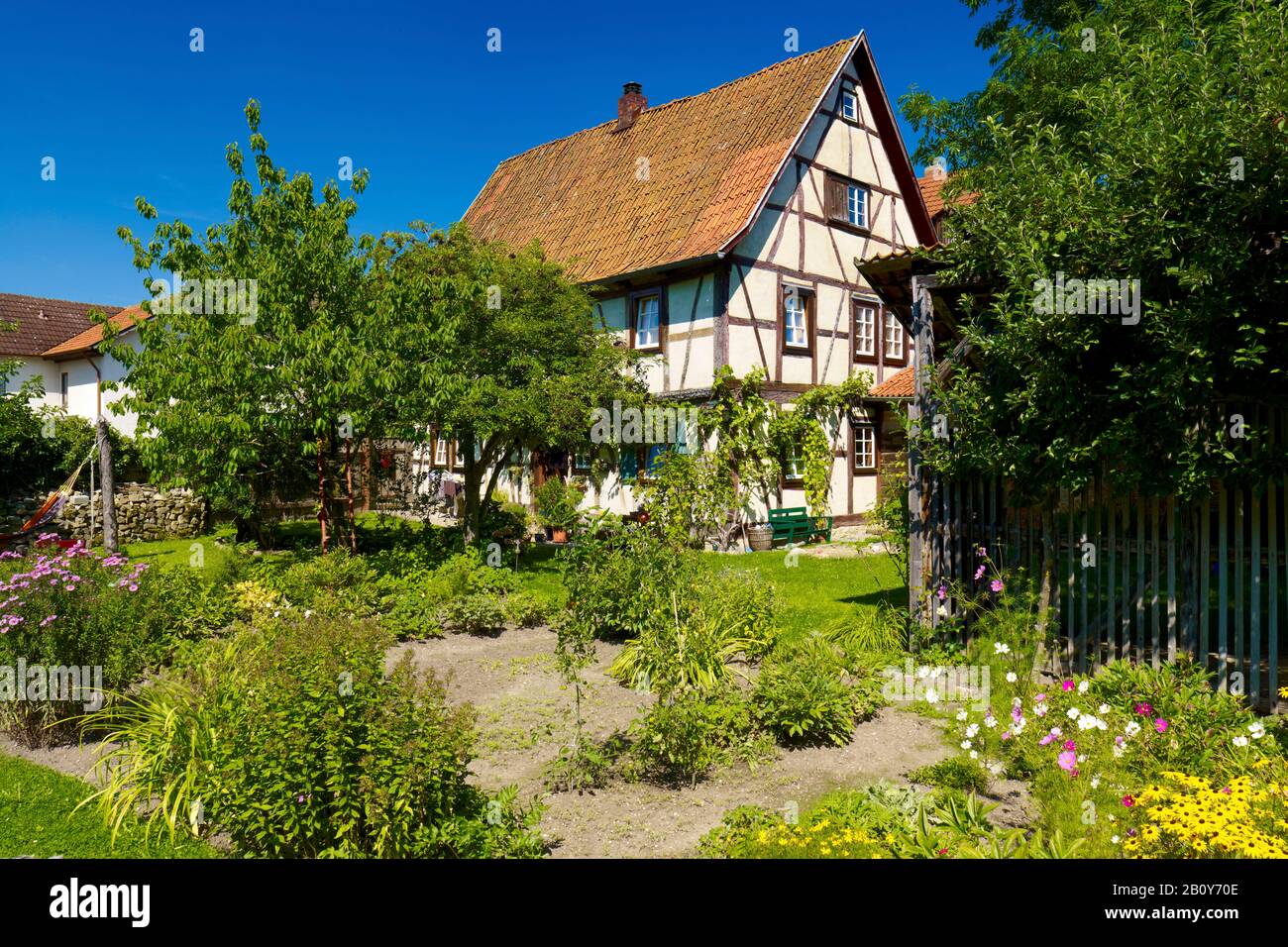 Fachwerkhaus mit Garten in Stockheim, Unterfranken, Rhön-Grabfeld, Bayern, Deutschland, Stockfoto