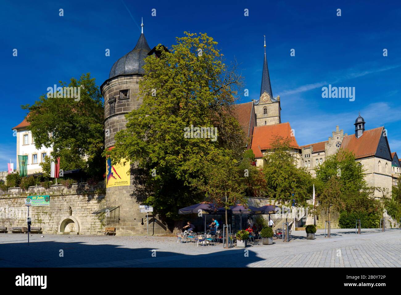 Pfarr- oder Rosensturm mit Pfarrkirche St. Johannes Baptista, Kronach, Oberfranken, Bayern, Deutschland, Stockfoto