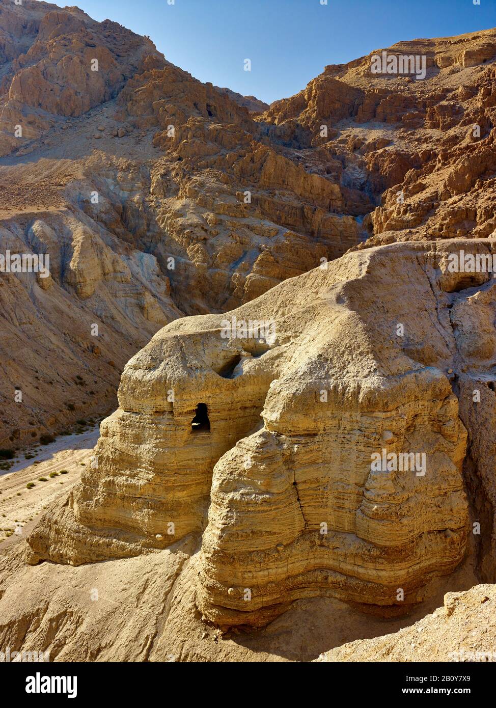 Landschaft mit Höhlen von Qumran am Toten Meer, Israel, Naher Osten, Stockfoto