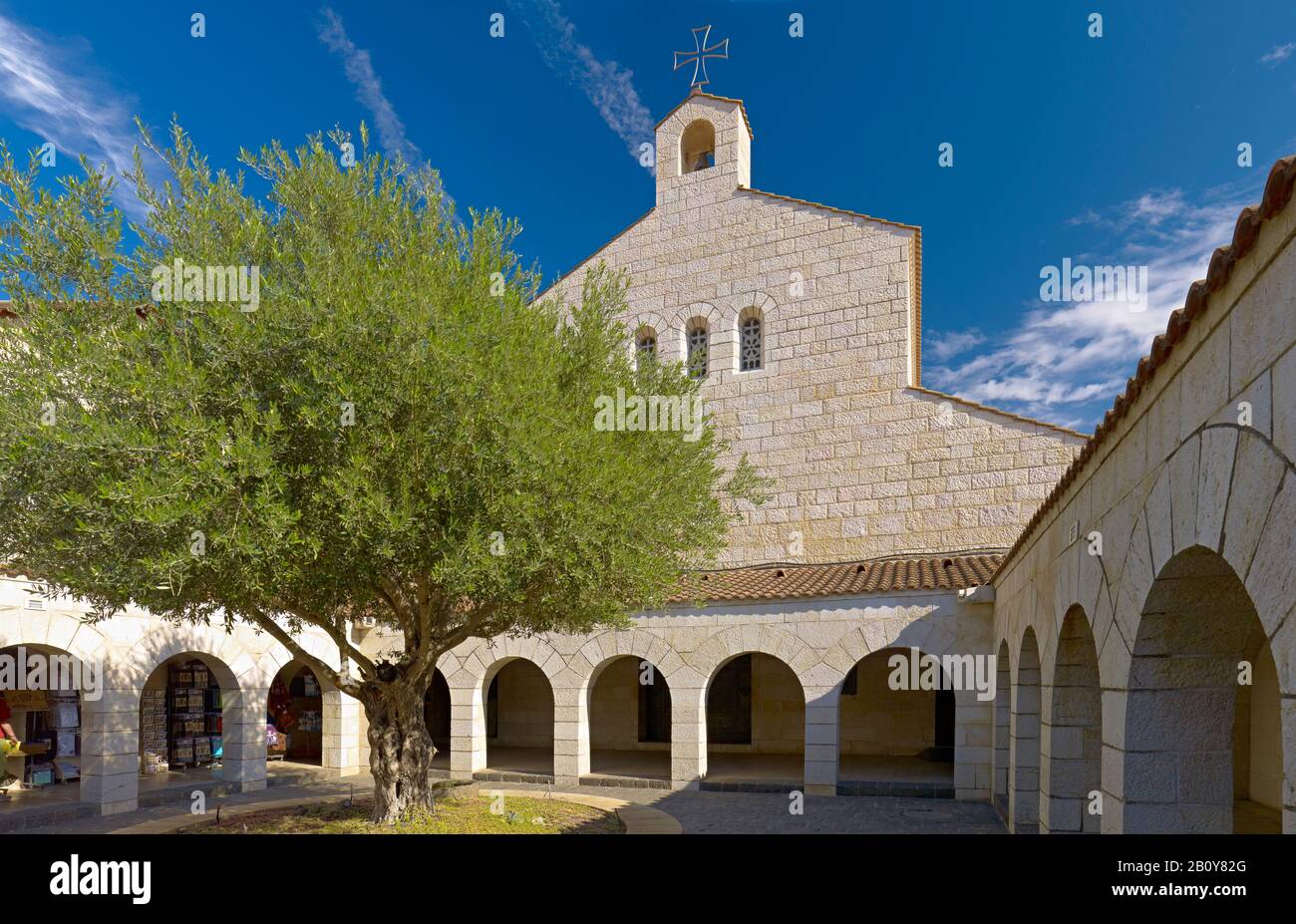 Hof der Kirche Der Vermehrung in Tabgha an der Hauptstraße Via Maris bei Capernaum, See Genezareth, Israel, Stockfoto