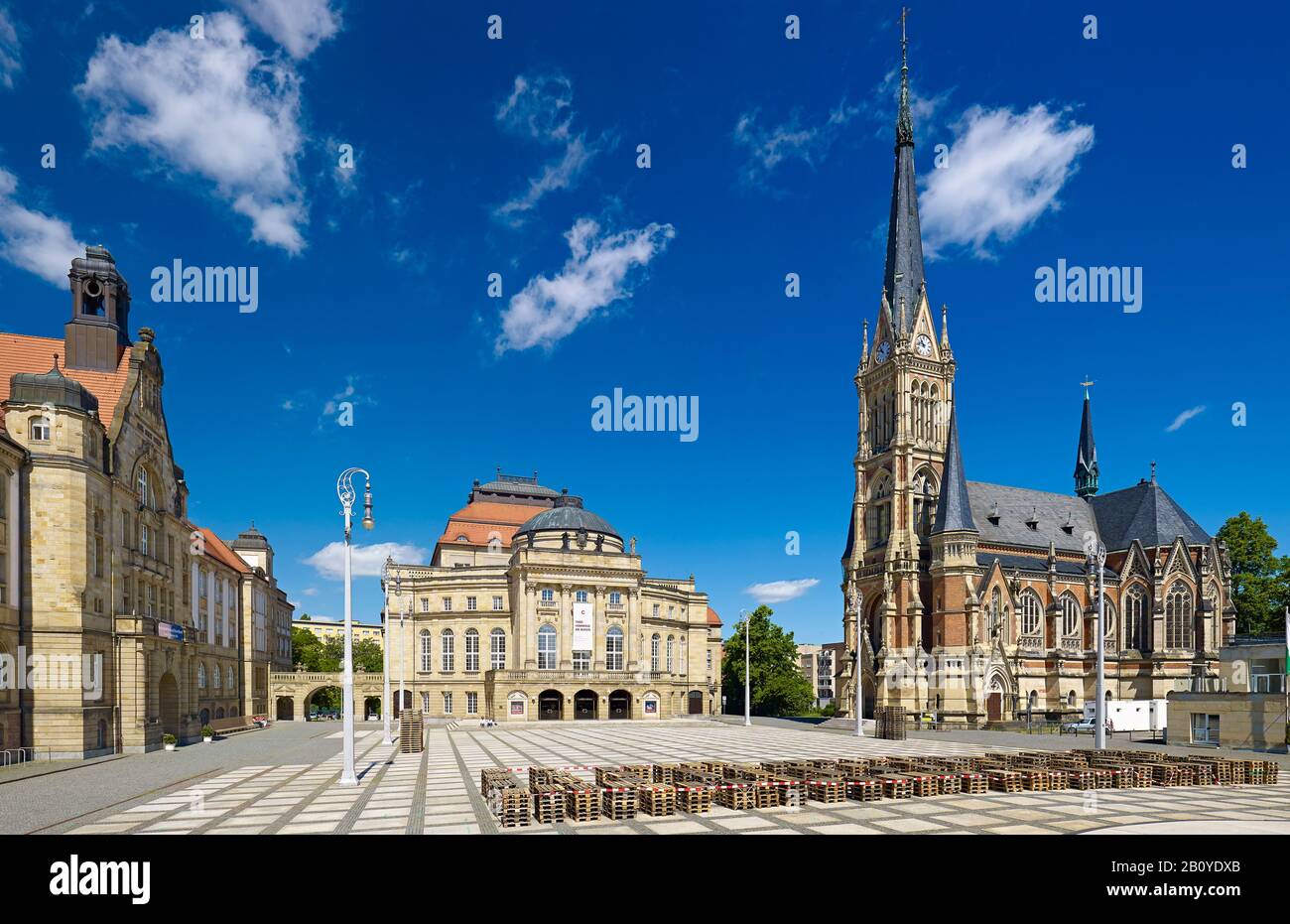 Theaterplatz mit Kunstsammlung, Oper und St. Petri Kirche in Chemnitzer, Sachsen, Deutschland, Stockfoto