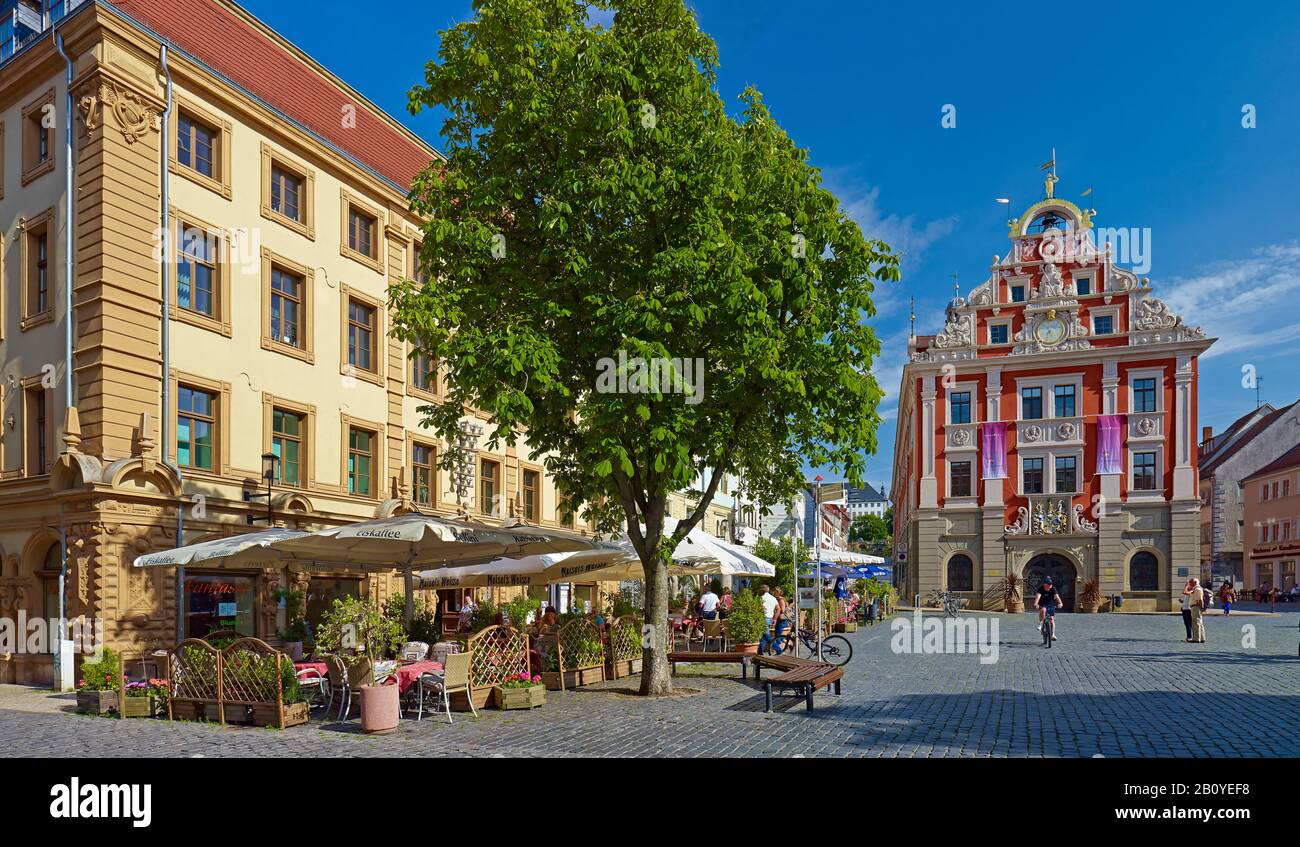 Rathaus am Hauptmarkt mit Straßencafé, Gotha, Thüringen, Deutschland, Stockfoto