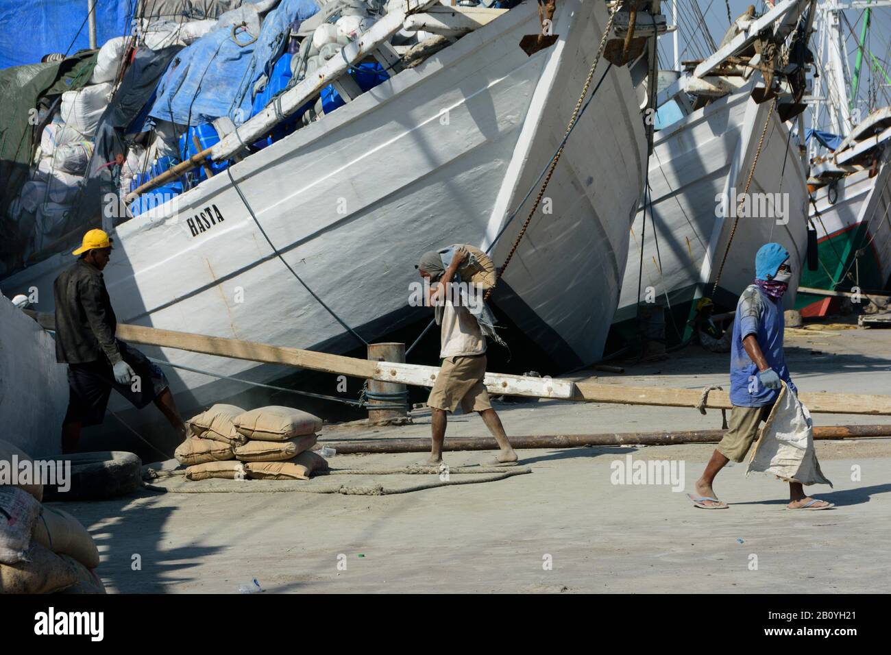 Phinisi Schiffe im Paotere Hafen, Makassar, Sulawesi, Indonesaia. Stockfoto