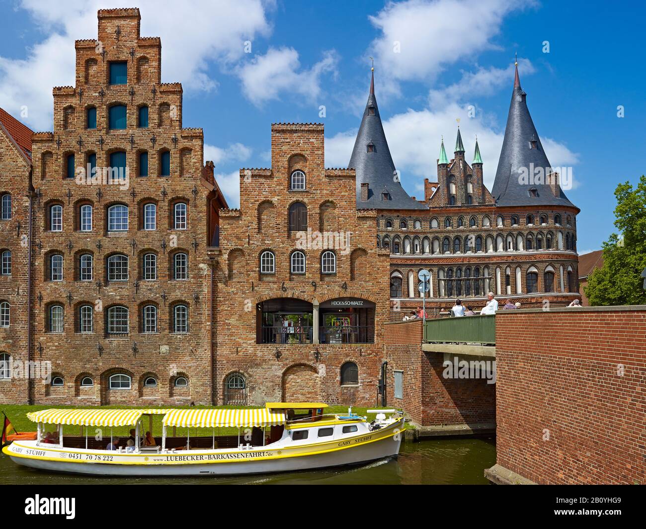 Salzlager und Holstentor, Hansestadt Lübeck, Schleswig-Holstein, Deutschland, Stockfoto