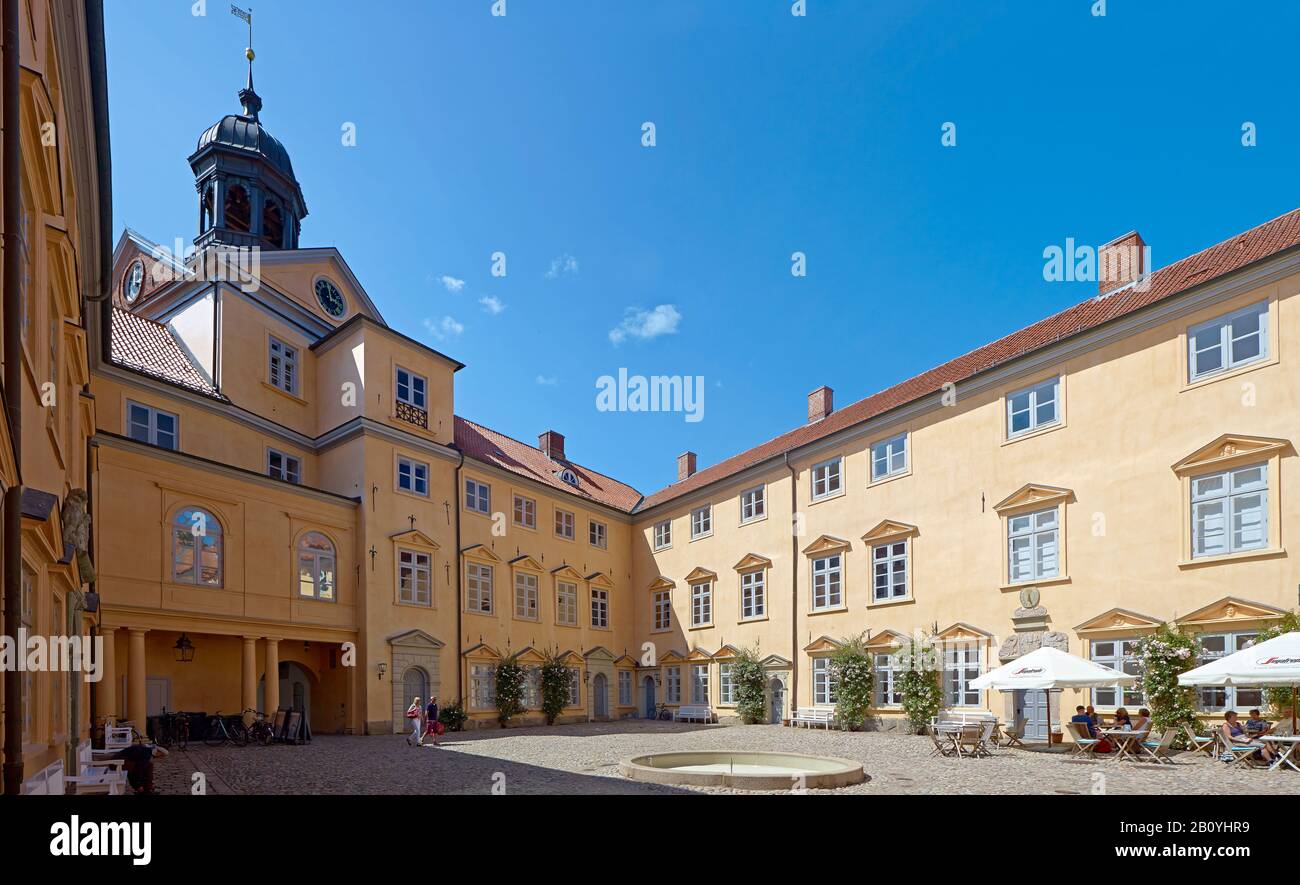 Hof der Burg Eutin, Kreis Ostholstein, Schleswig-Holstein, Deutschland, Stockfoto