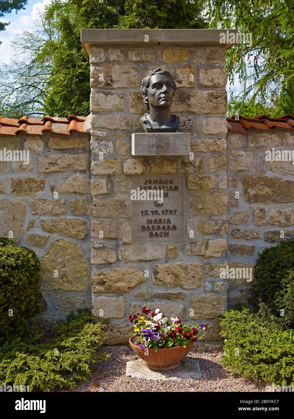 Büste Bachs für die Heirat an der Pfarrkirche St. Bartholomäi in Dornheim bei Arnstadt, Ilmkreis, Thüringen, Deutschland, Stockfoto