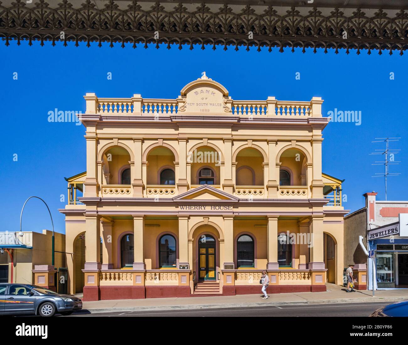 Denkmalgeschütztes ehemaliges Gebäude der Bank of New South Wales, Wherry House, Charters Towers, im Norden von Queensland, Australien Stockfoto