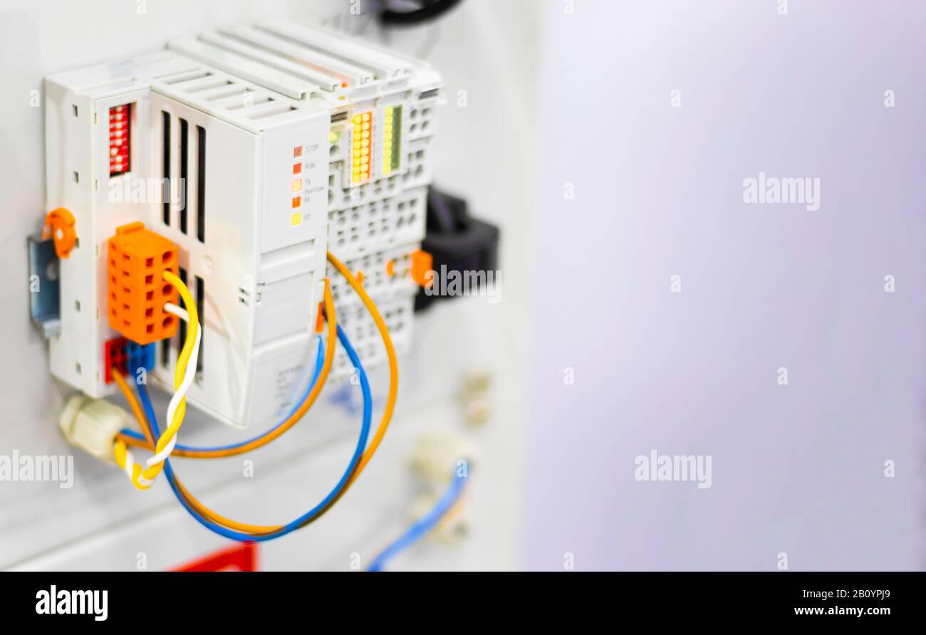Feldbuskoppler ist für eine geringe Datenbreite im Prozessabbild zu digitalen Prozessdaten vorgesehen. - Hintergrund der digitalen Technik Stockfoto