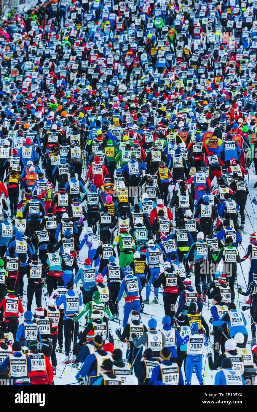 Der Start Des 90 Km Langen Vasaloppet Cross Country Skirennens Stockfoto