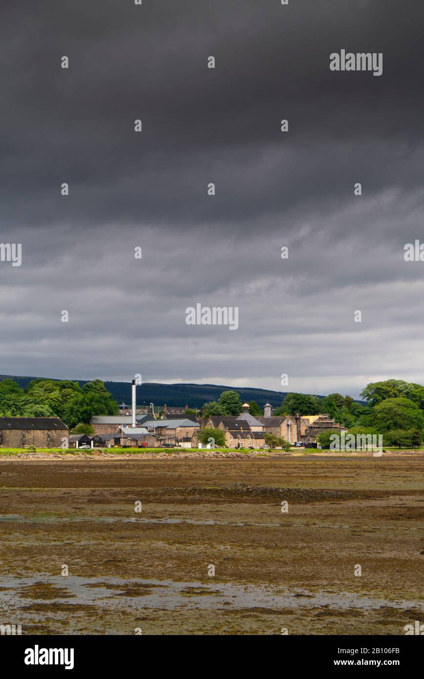 Der Brennereikomplex Dalmore Scotch Whisky (im Besitz von Diageo) in der Nähe von Allness Easter Ross Scotland UK Stockfoto