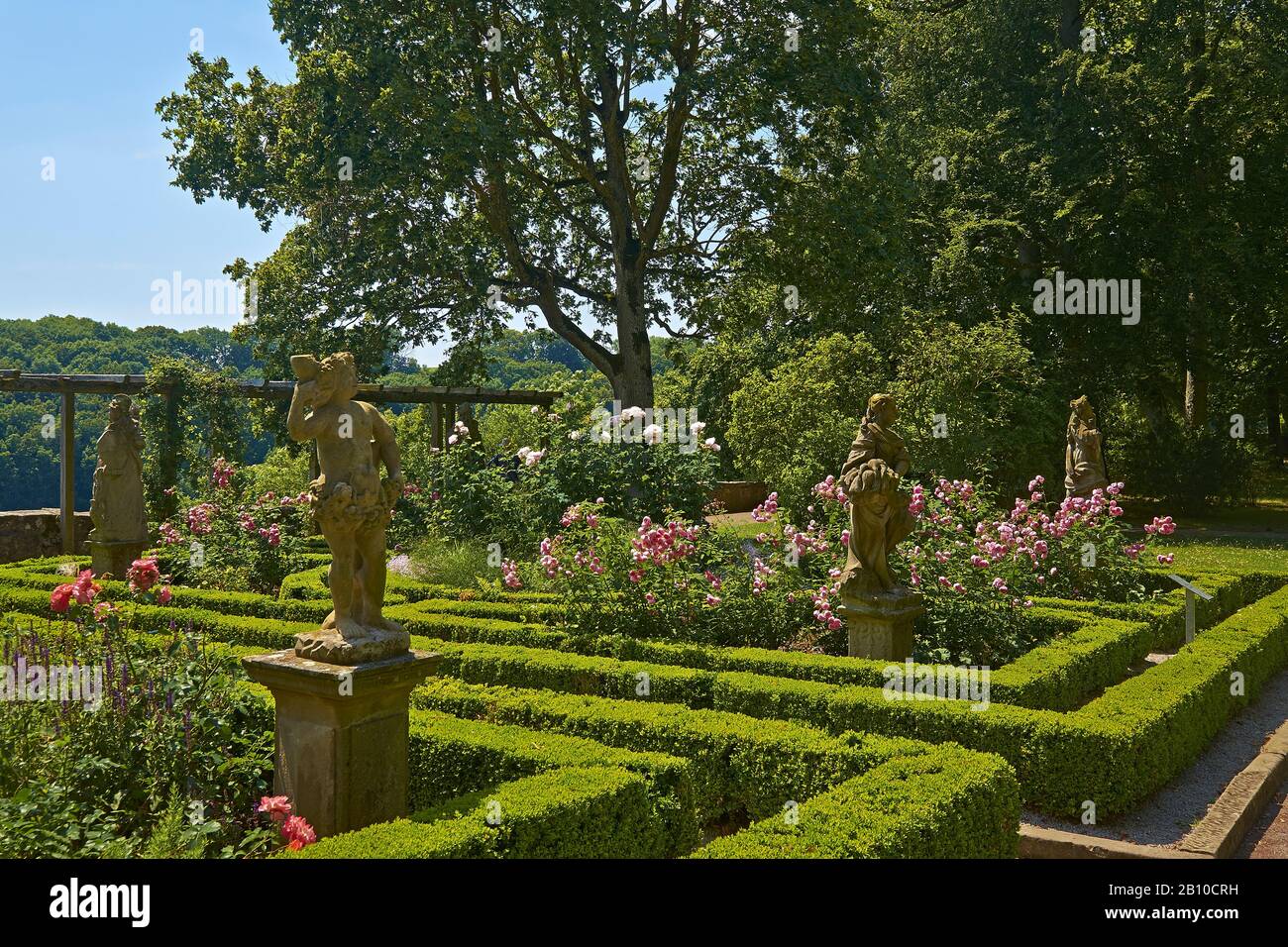 Rosengarten mit vier Elementen und Jahreszeiten im Schlossgarten in Rothenburg ob der Tauber, Mittelfranken, Bayern, Deutschland Stockfoto