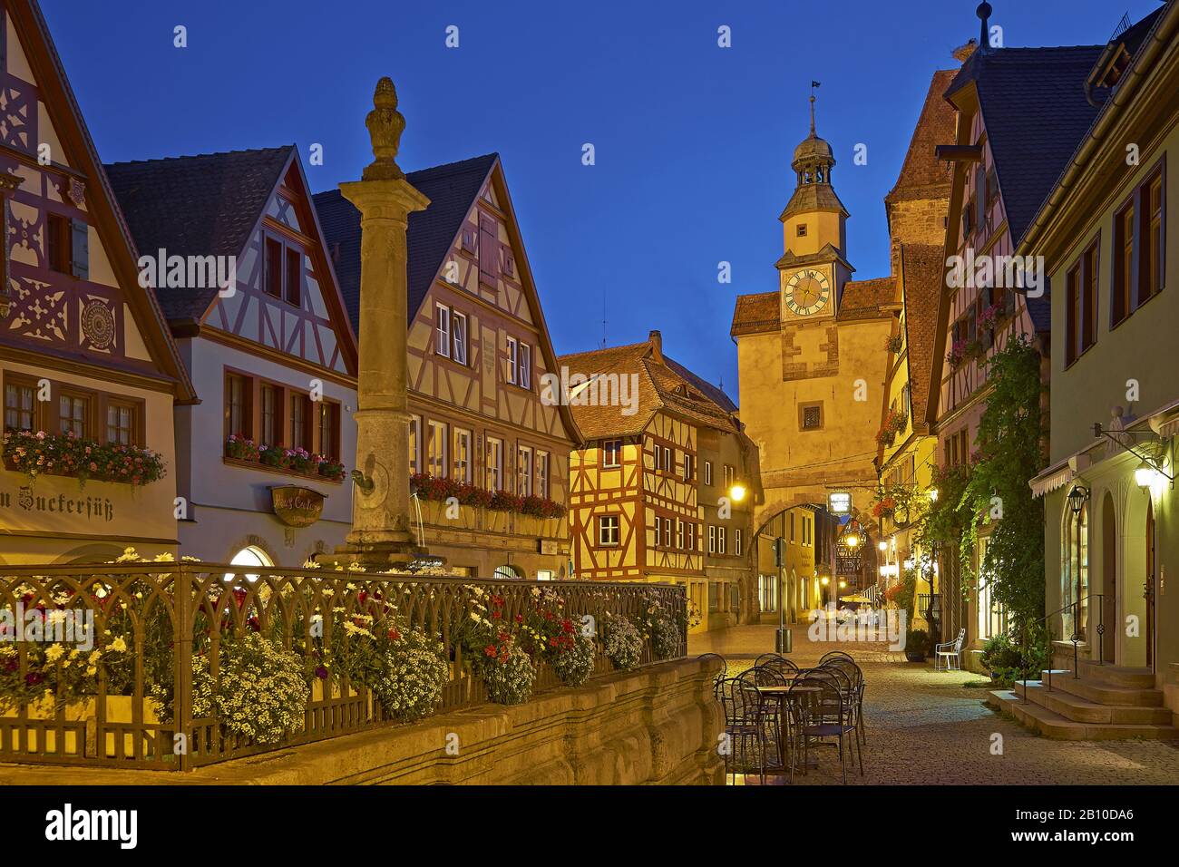 Rödergasse mit Markusturm und Röderbogen, Rothenburg ob der Tauber, Mittelfranken, Bayern, Deutschland Stockfoto