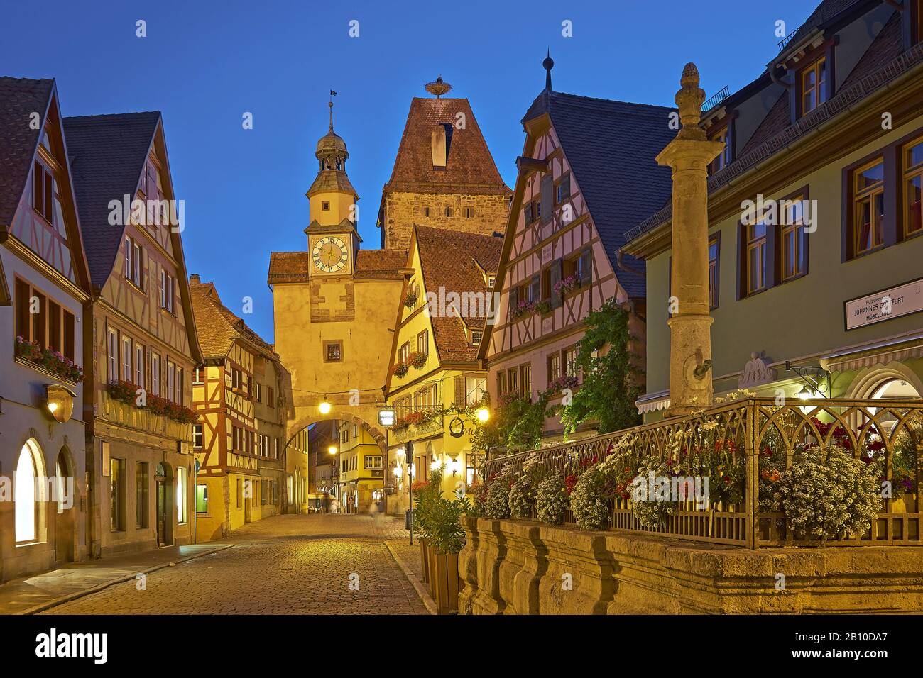 Rödergasse mit Markusturm und Röderbogen, Rothenburg ob der Tauber, Mittelfranken, Bayern, Deutschland Stockfoto