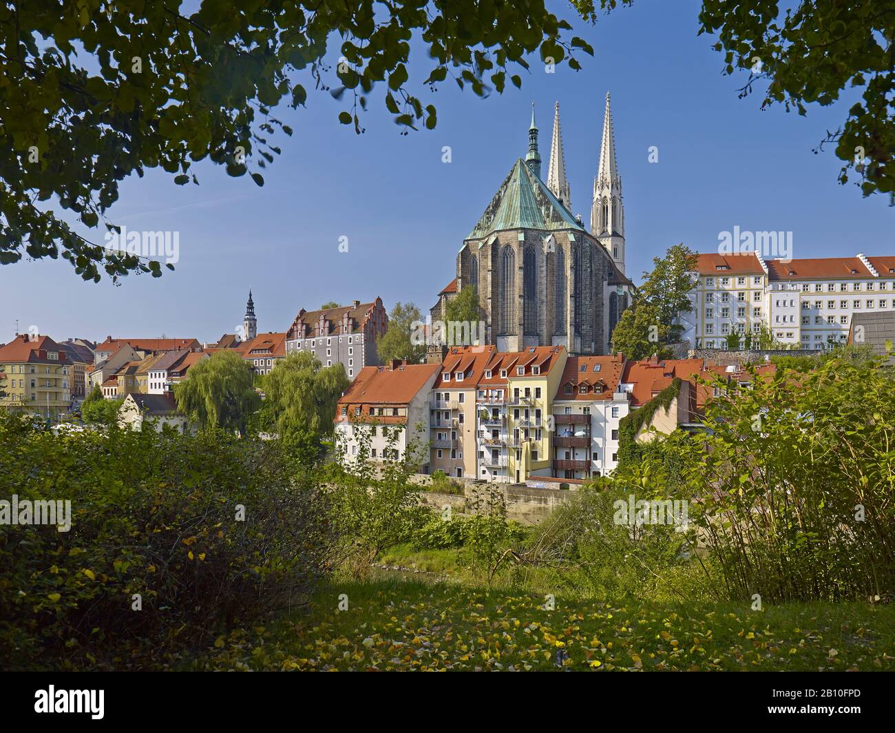 Blick über die Neiße in die Altstadt mit der Kirche St. Peter und Paul in Görlitz-Sachsen Stockfoto