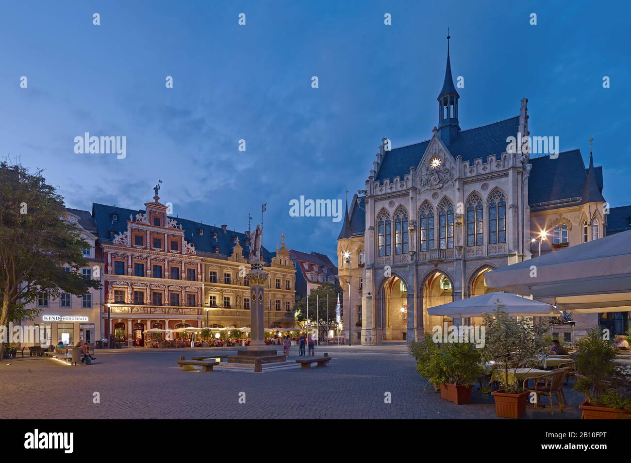 Fischmarkt mit Haus zum breiten Hörnchen, Rolandsäule und Rathaus in Erfurt, Thüringen, Deutschland Stockfoto
