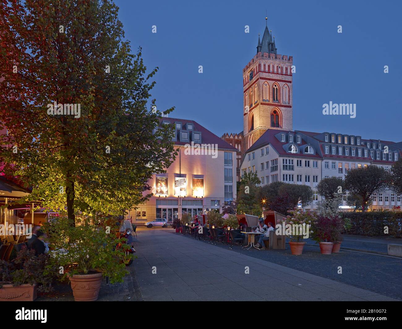 Kirchturm St. Marien und Brunnenplatz in Frankfurt (oder), Brandenburg, Deutschland Stockfoto