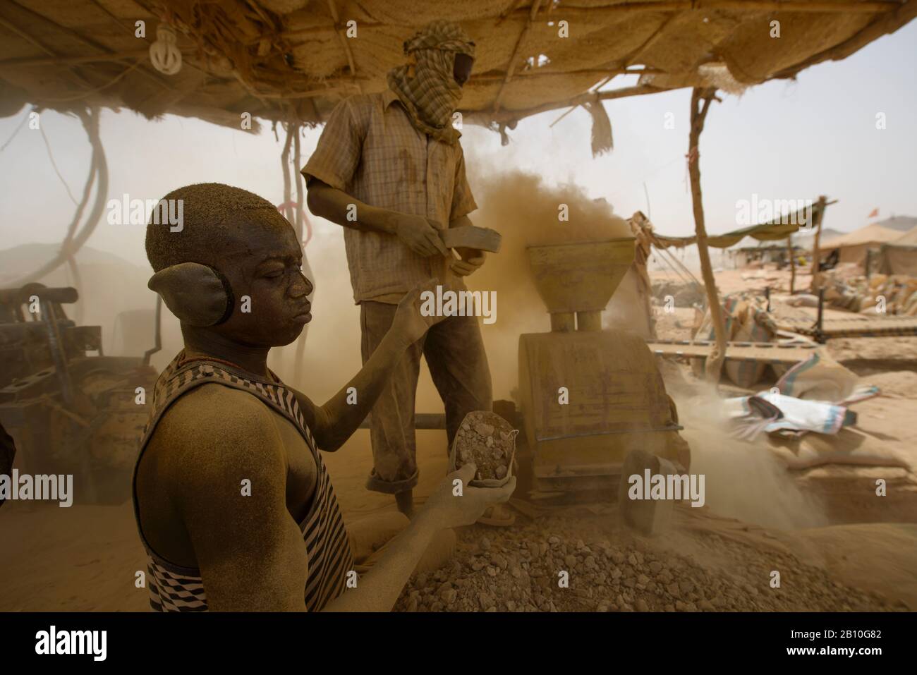 Goldprospektoren auf dem Delgo-Goldmarkt in der Sahara im Sudan Stockfoto