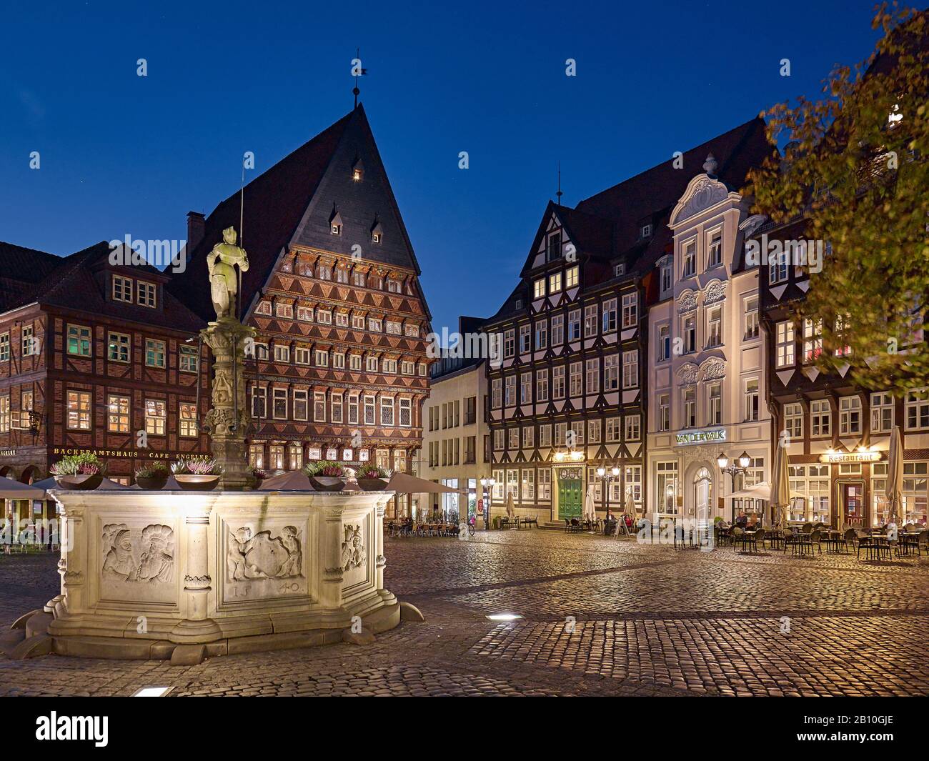 Markt in Hildesheim mit Knochenhauseramtshaus, Stadtschänke, Wollenwebergildehaus, Niedersachsen, Deutschland Stockfoto