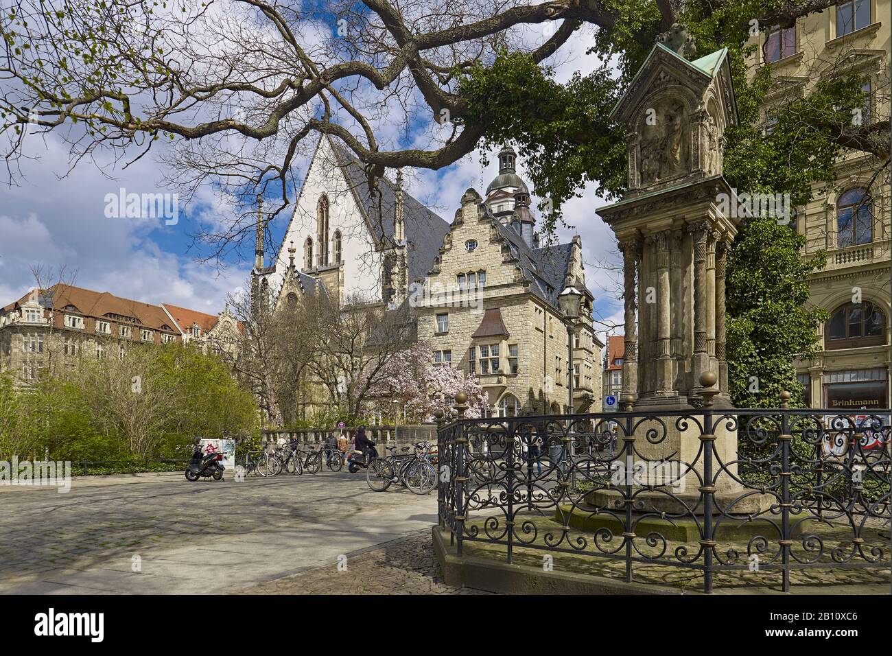 Altes Bachdenkmal mit Thomaskirche, Leipzig, Sachsen, Deutschland Stockfoto