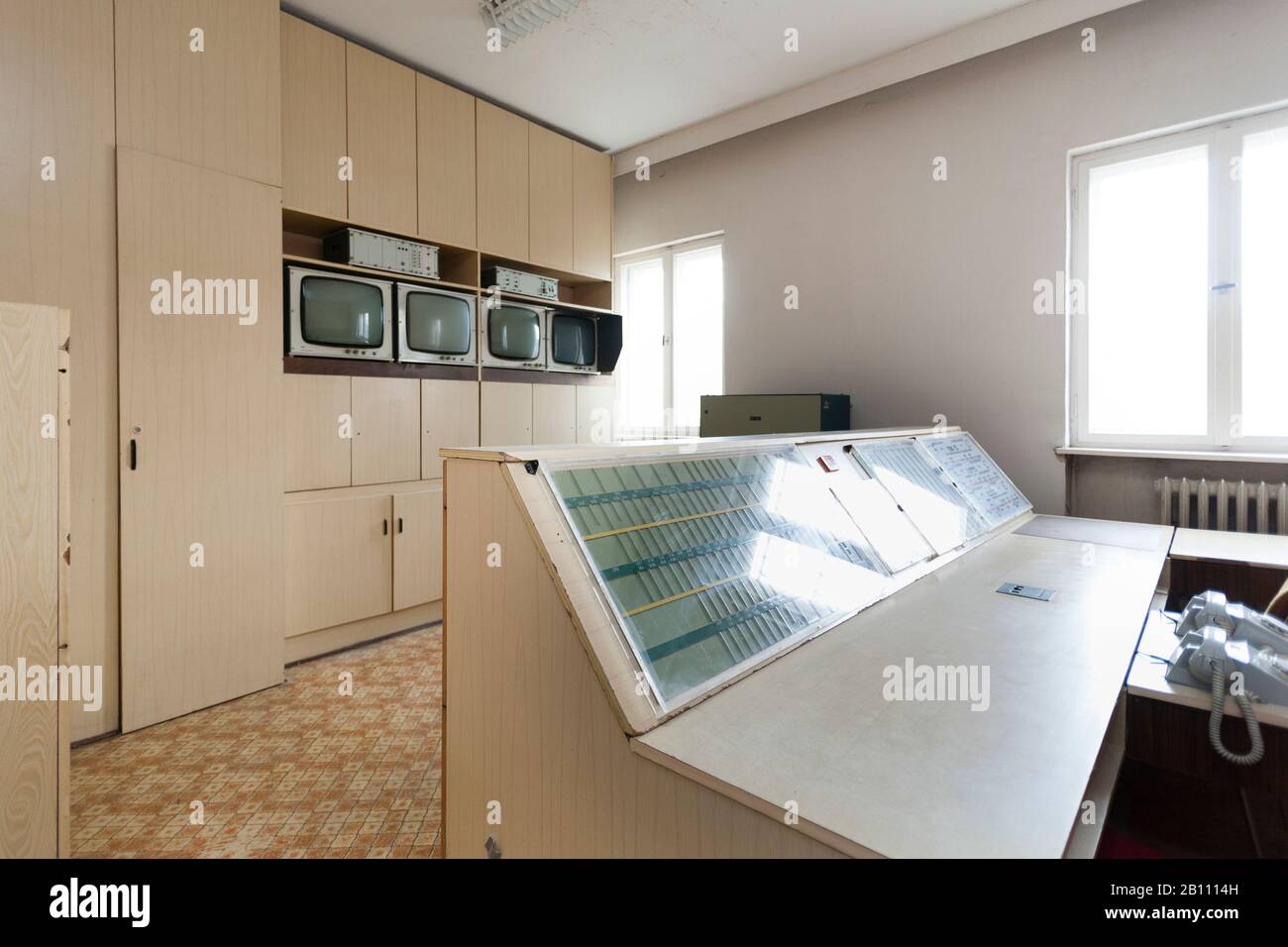 Überwachungszentrale, ehemaliges Stasi-Gefängnis, Gedenkstätte Hohenschönhausen, Berlin Stockfoto