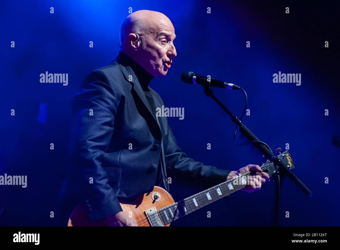 Birmingham, Großbritannien. Februar 2020. MIDGE Ure und Band Electronica treten im Rathaus von Birmingham im Rahmen der Tour "1980" mit Unterstützung von Winzigen Magnetischen Haustieren auf. © Ken Harrison Stockfoto