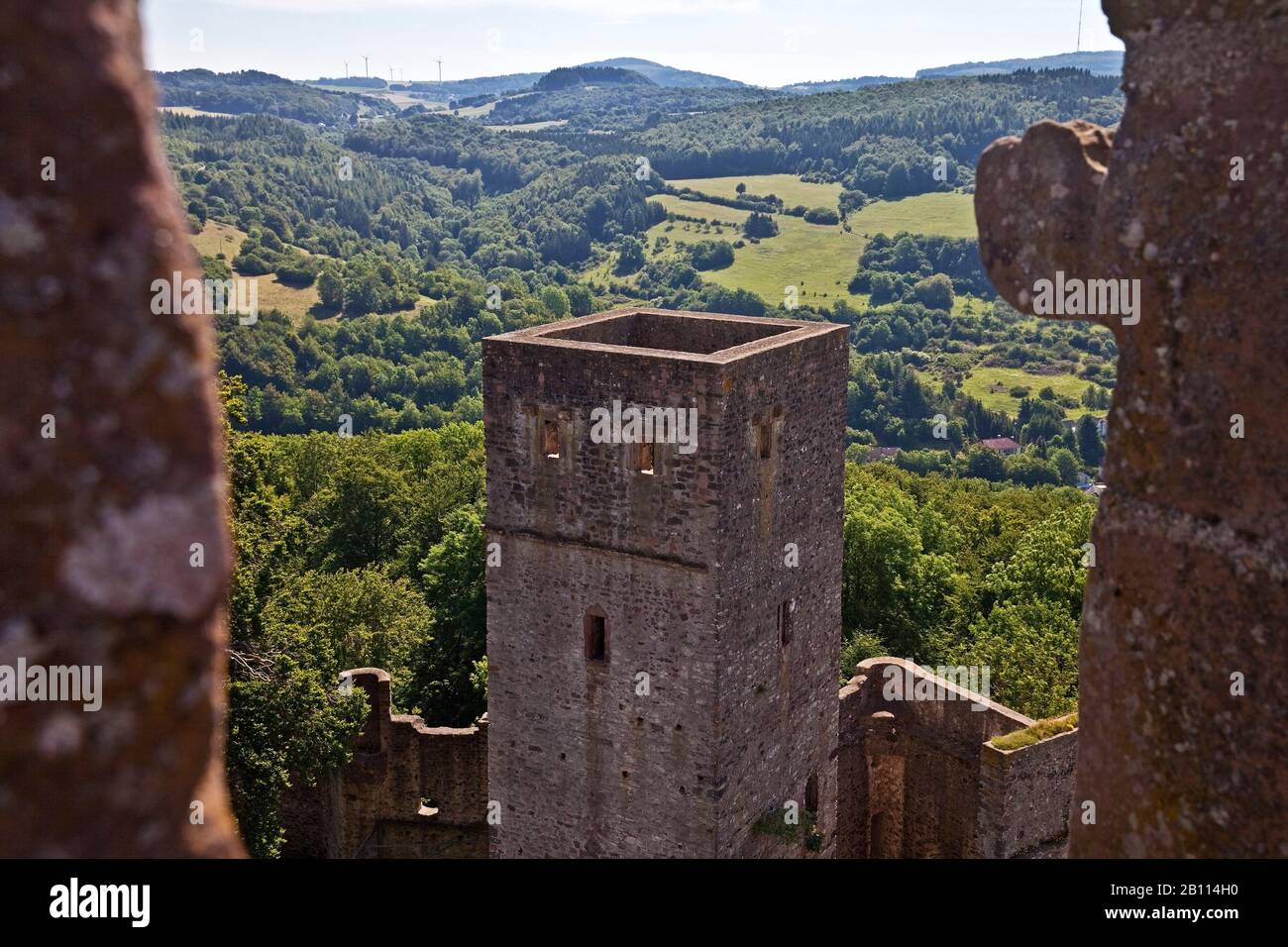 Blick von Schloss Kasselburg, Deutschland, Rheinland-Pfalz, Vulkaneifel, Pelm Stockfoto