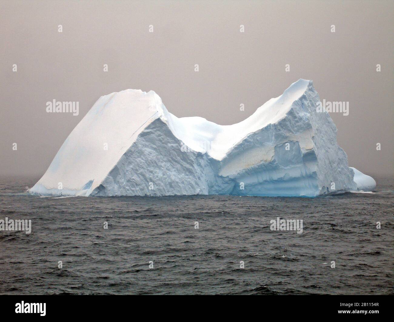 Eisberg in der Nähe der Esperanza Base, Antarktis Stockfoto