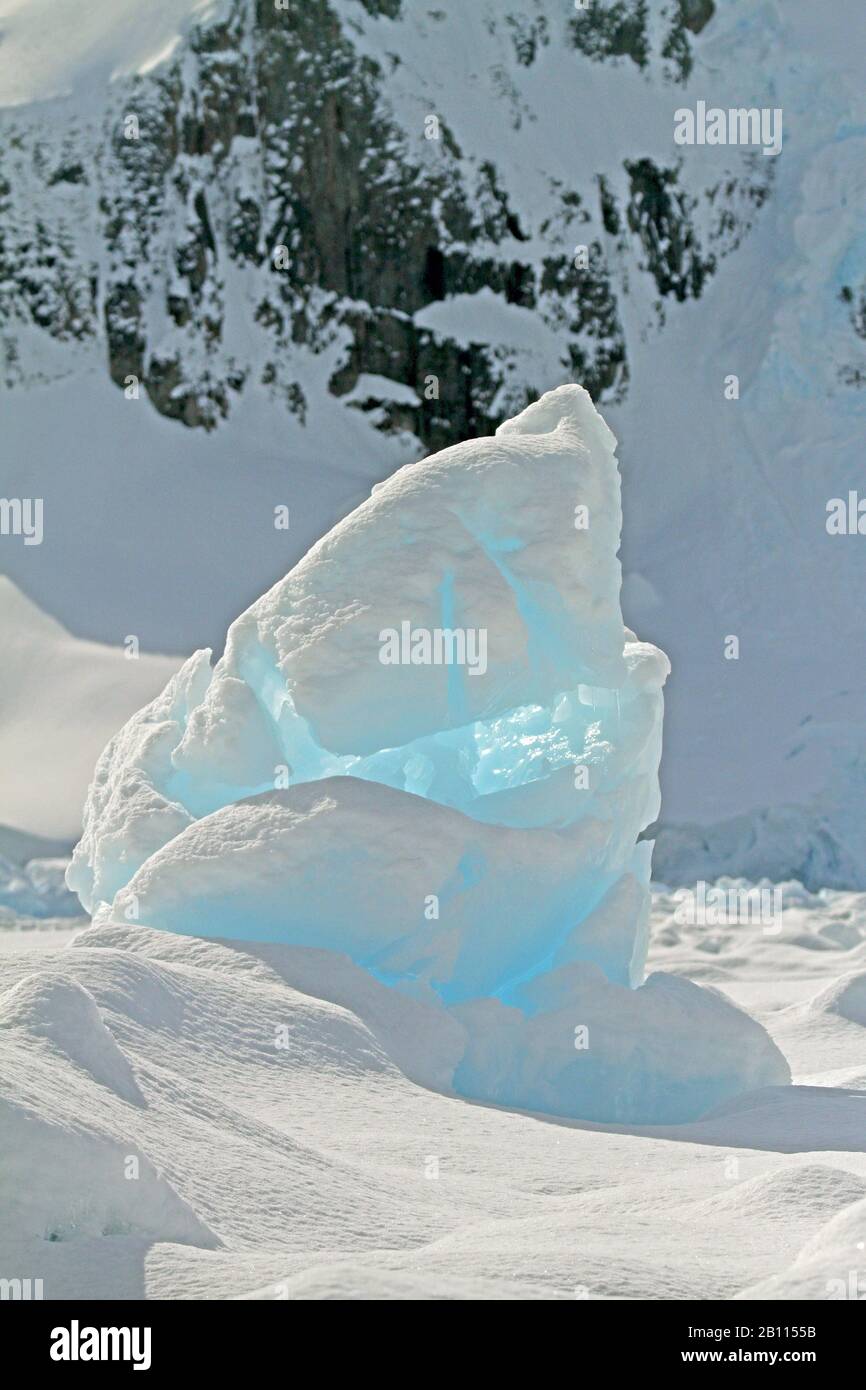 Eisplastik in der Gerlache Strait, Antarktis Stockfoto