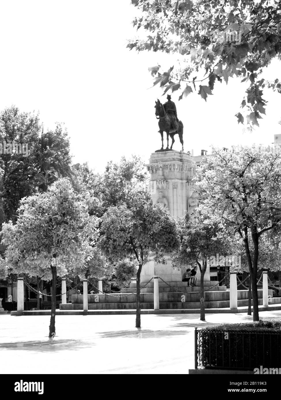 PLAZA NUEVA, STATUE DES KÖNIGS FERDINAND III., SEVILLA, ANDALUSIEN, SPANIEN Stockfoto
