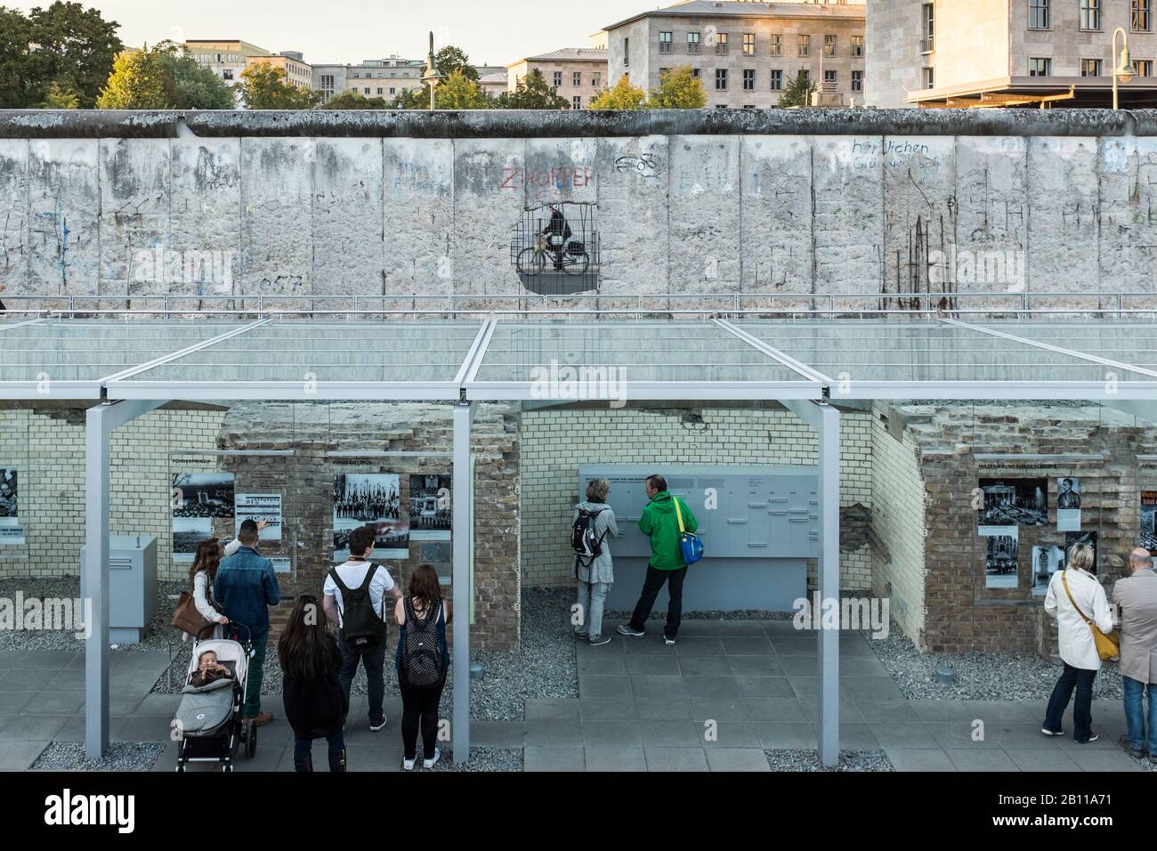 Ausstellung Topographie Des Terrors, Berliner Mauer, Niederkirchnerstraße, Kreuzberg, Berlin, Deutschland Stockfoto